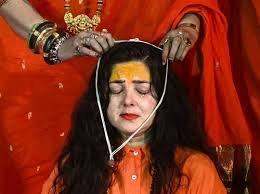 ममता कुलकर्णी फिर से बनीं किन्नर अखाड़े की महामंडलेश्वर ममता कुलकर्णी फिर से बनीं किन्नर अखाड़े की महामंडलेश्वर