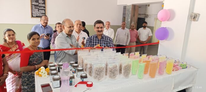 हर्बल गुलाल बिक्री स्टॉल का शुभारंभ