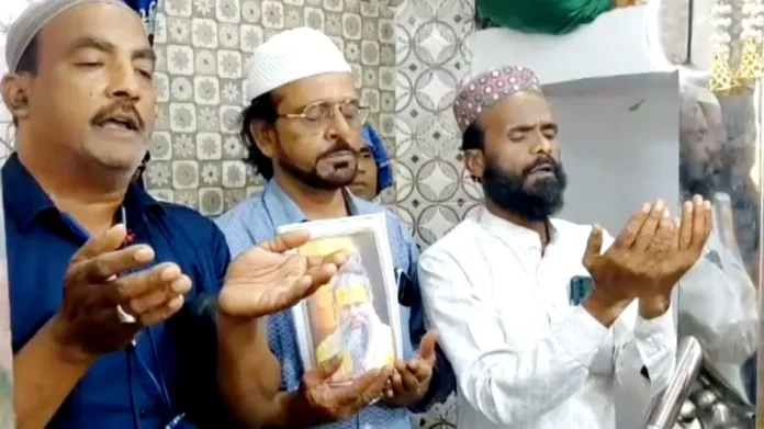 68fb3f98a9d69-muslim-community-prays-for-premanand-ji-245754743-16x9