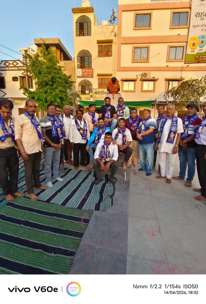 अंबेडकर जयंती पर यूथ कांग्रेस एवं कांग्रेस मंडल द्वारा माल्यार्पण करते हुए