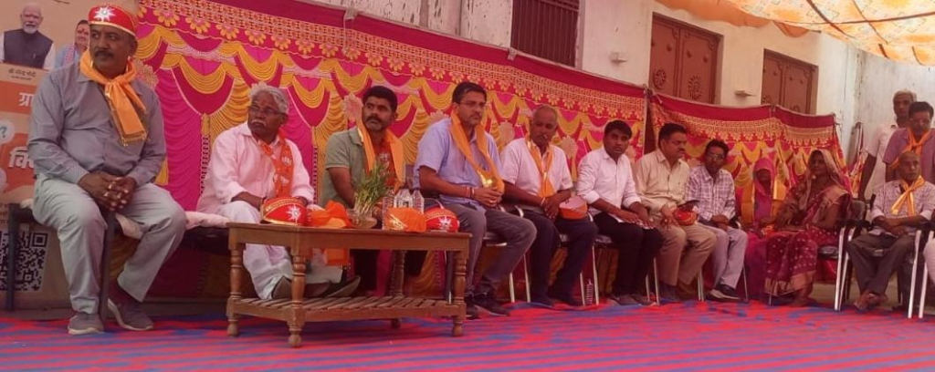 उदयपुर। ग्राम रथ चैपाल में कैबिनेट मंत्री श्री खराड़ी।